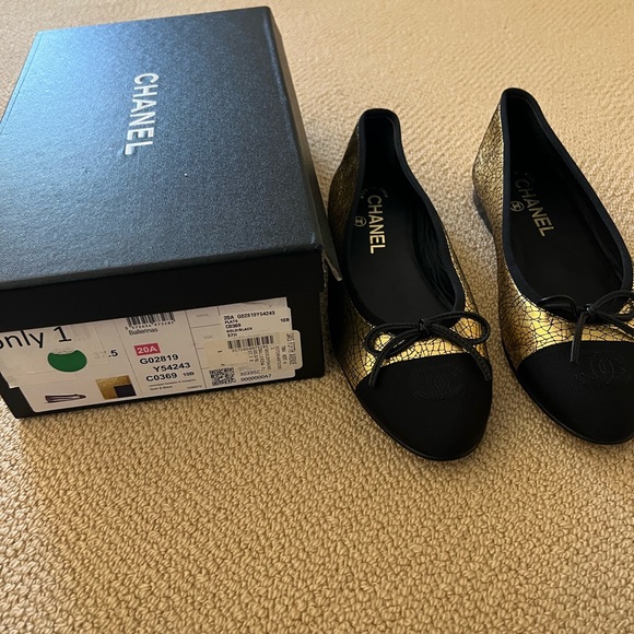 Chanel 2020 black and gold flats - Picture 4 of 4